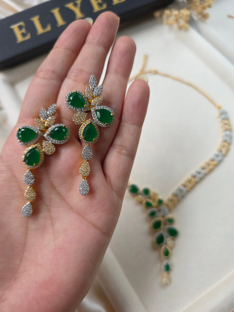 Elegant Gold Emerald Necklace Set — Gita