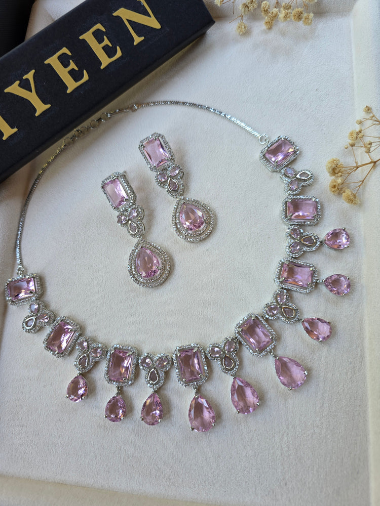 Kesha - Crystal Pink Rose Quartz Necklace Set With Earrings
