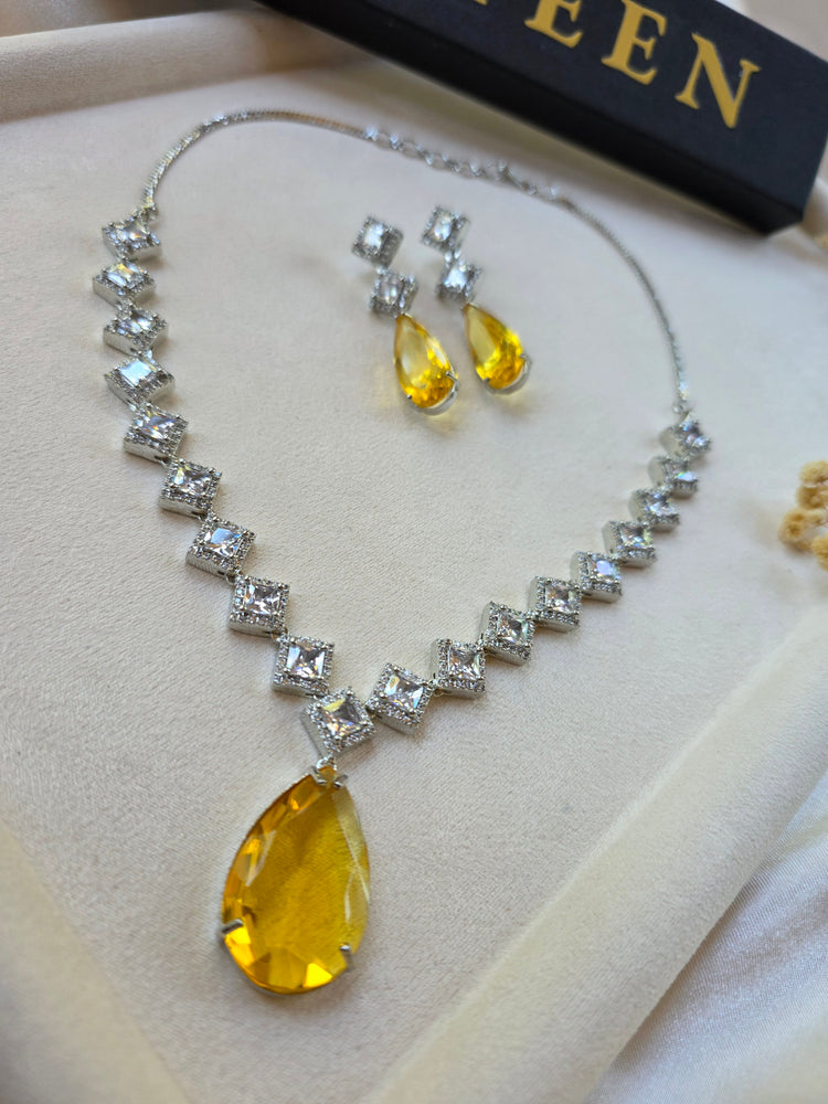 Yellow citrine teardrop necklace and earrings set with CZ halo — white gold plated bridal jewellery — Eliyeen
Close-up of yellow citrine teardrop pendant with cubic zirconia border — Eliyeen